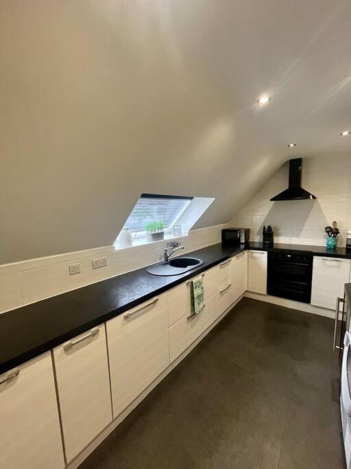 Bs - Luxury Top Floor 4 Bed Apartment With Garage In Town Centre - No Lift Stratford-upon-Avon Bagian luar foto